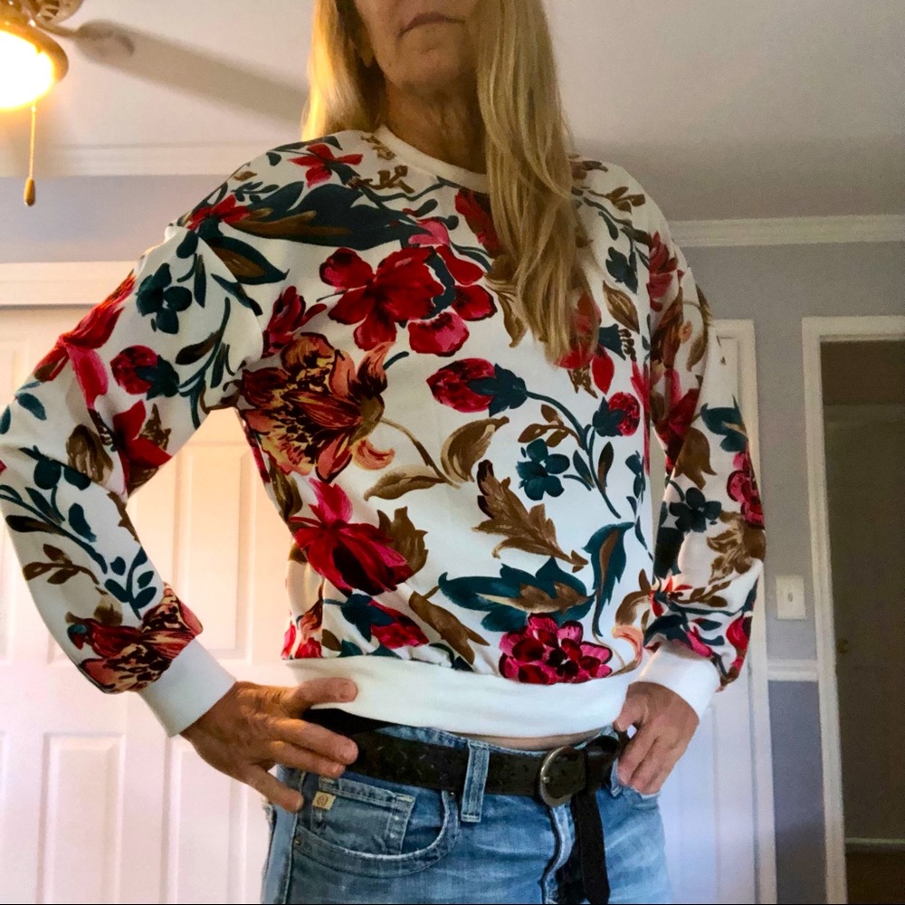 “Shein” brand gorgeous floral,drop shoulder, knit pullover top, size L -NWOT